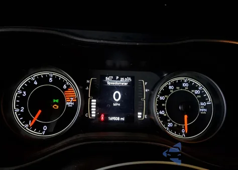 2019 Jeep Cherokee Latitude z USA, uszkodzony, nr VIN 1C4PJLCB8KD130064